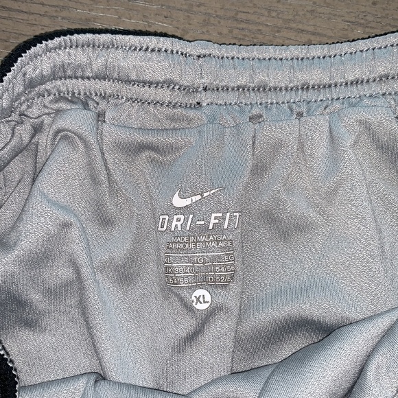 Men’s Nike Workout Shorts, XL - Picture 2 of 6